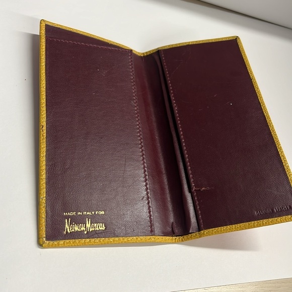 Neiman Marcus Pebble Croc Embossed Leather Long Bifold Checkbook Cover Wallet - Picture 5 of 7